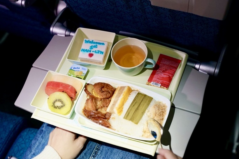 Khoảnh khắc trải nghiệm dịch vụ của hành khách trên chuyến bay đầu tiên đến Sân bay Long Thành.