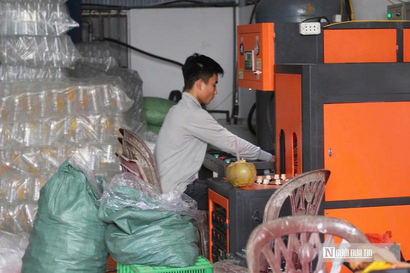 Bỏ cách làm cũ, người đàn ông xứ Nghệ thu lãi tỷ đồng từ những thùng gỗ ủ mắm - 3