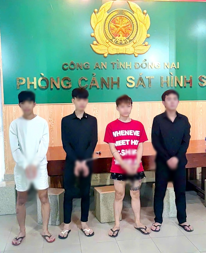 Các đối tượng tại cơ quan công an. (Ảnh: Công an tỉnh Đồng Nai)