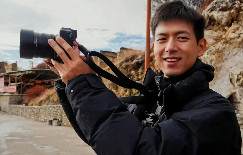 Nam diễn viên còn chia trẻ trên trang Weibo cá nhân, anh sẽ không mặc nguyên cây đồ đen nữa. “Có lẽ thời gian tới tôi sẽ phải từ bỏ thói quen diện nguyên cây đồ đen. Phong cách này giờ đây đã vô tình trở thành dấu hiệu nhận biết mỗi lần tôi đi chụp ảnh đường phố, nên chắc phải nghĩ thêm vài cách ngụy trang khác thôi”.