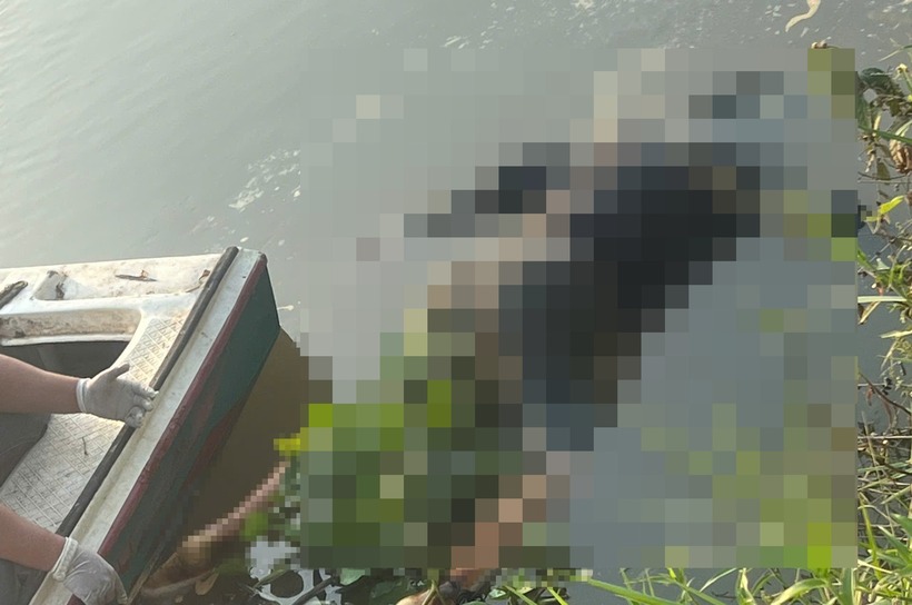 Thi thể nghi là nam giới. Ảnh: PLO.