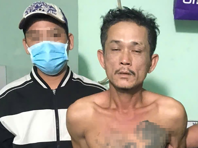 Nguyễn Văn Thù bị các trinh sát ập vào bắt giữ khi đang lẩn trốn tại một phòng trọ. Ảnh: Vietnamnet