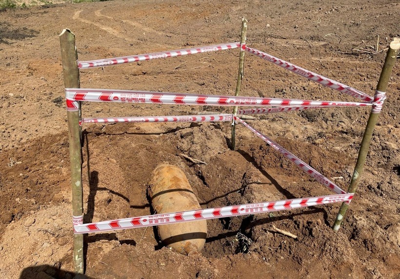 Ban Chỉ huy phòng thủ khu vực 2 - Đak Pơ đã khoanh vùng cấm và phối hợp với địa phương tổ chức lực lượng bảo vệ ngăn không cho người dân đến gần. Ảnh: Báo Gia Lai