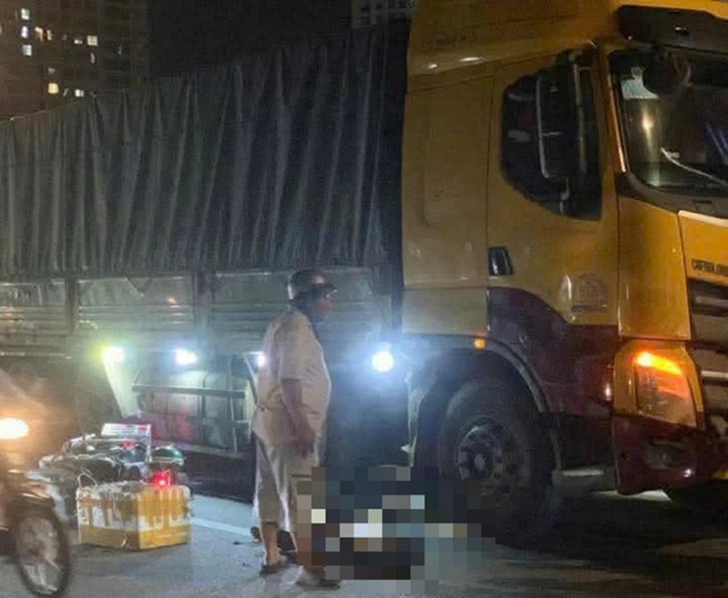 Hiện trường vụ tai nạn nghiêm trọng khiến 2 thiếu niên bị cuốn vào gầm xe tải, tử vong thương tâm ở TP.HCM - 1