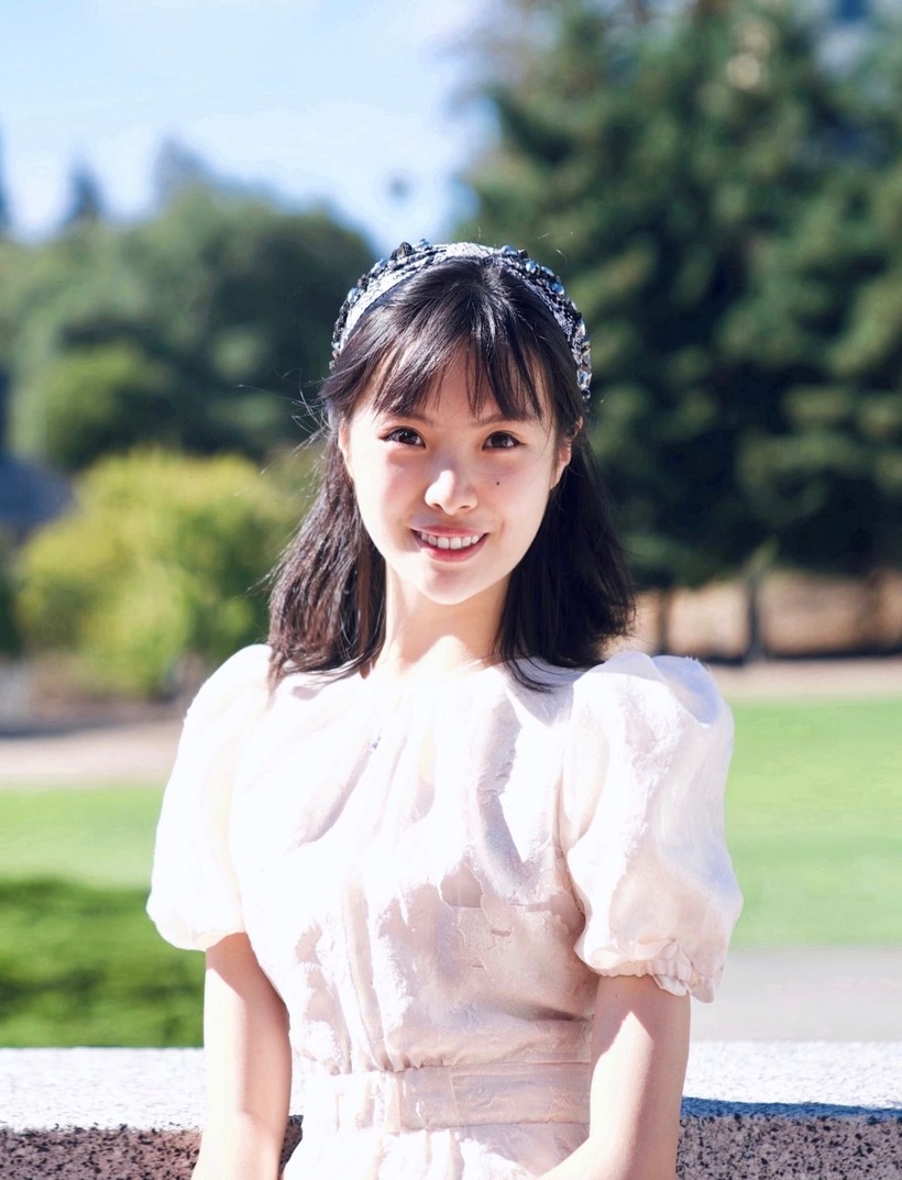 Carina Hong từng là Chủ tịch Hội Toán học Sinh viên bậc đại học của MIT, đồng thời đảm nhiệm các vị trí điều hành tại Hội Sinh viên Vật lý, Hội Sinh viên Quốc tế... tại trường này. Ảnh: AMS