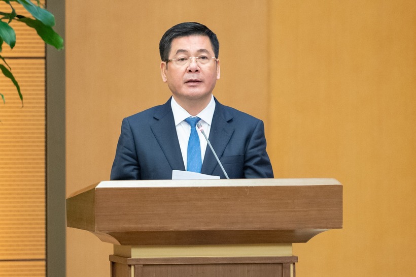 Tân Phó Bí thư chuyên trách Đảng ủy Quốc hội Nguyễn Hồng Diên phát biểu nhận nhiệm vụ (Ảnh: Phạm Thắng).