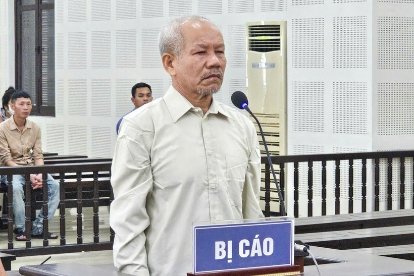 Bị cáo Trần Bảo Uyên tại phiên tòa. Ảnh: Báo Dân trí.