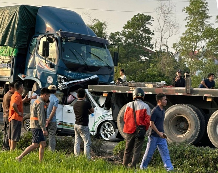 Vụ tai nạn giao thông đã khiến 2 người tử vong tại chỗ. Ảnh: VTC News.