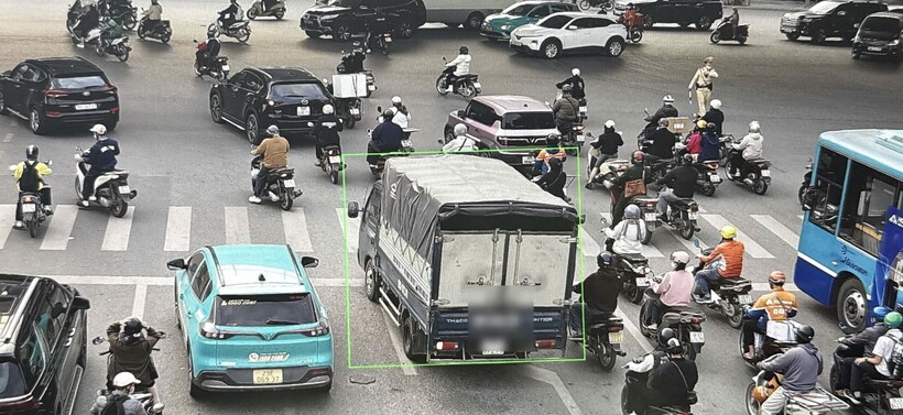 CSGT Hà Nội tập trung xử lý xe tải, xe đầu kéo vi phạm TTATGT trong khung giờ cao điểm.