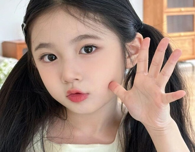Hai chữ “An Nhiên” đã gợi lên cảm giác nhẹ nhàng, thư thái, không vướng bận lo toan. Trong Hán – Việt, chữ “An” mang nghĩa là bình an, yên ổn, không sóng gió, còn chữ “Nhiên” thể hiện sự tự nhiên, thuận theo lẽ đời, sống đúng với bản chất vốn có. Ảnh minh họa
