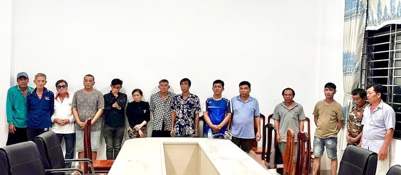 14 đối tượng làm việc lại cơ quan công an. Ảnh: Dân Trí