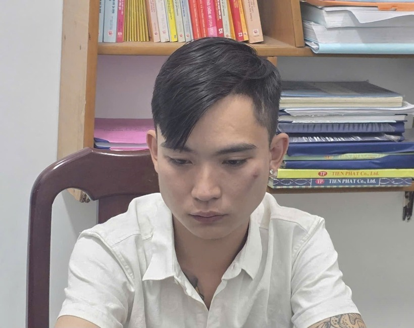 Đối tượng Lê Minh Tiền bị bắt giữ. Ảnh: Dân Việt.