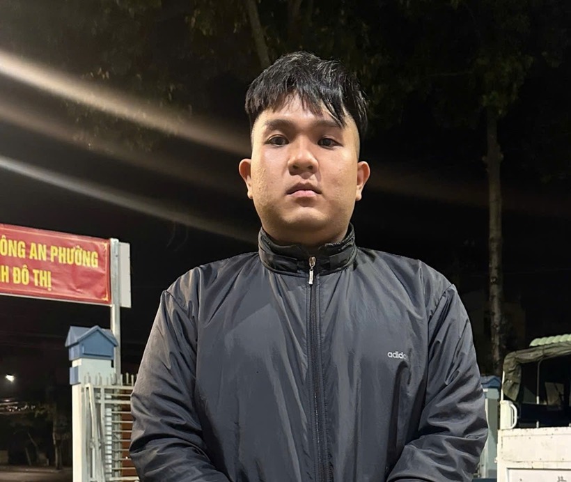 Đối tượng Phạm Minh Phú bị bắt giữ. Ảnh: PLO.