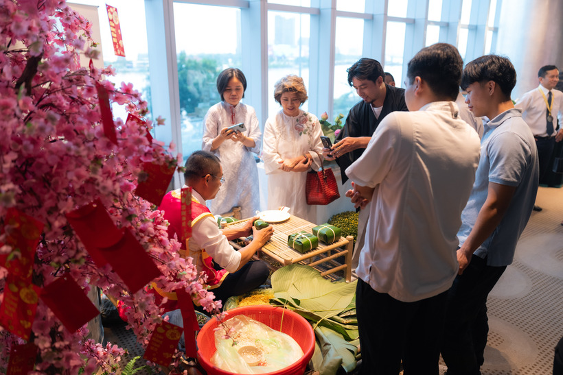 Khách mời được tìm hiểu và trải nghiệm những món ngon đặc sắc gắn liền với lịch sử văn hóa dân tộc.