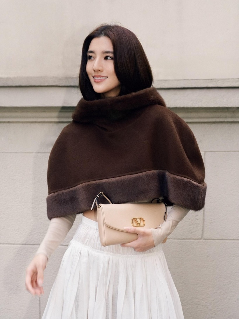 Ngô Thiên Ngữ khi lập thành tích dù livestream bán hàng trong giai đoạn thấp điểm về mua sắm, tiêu dùng.