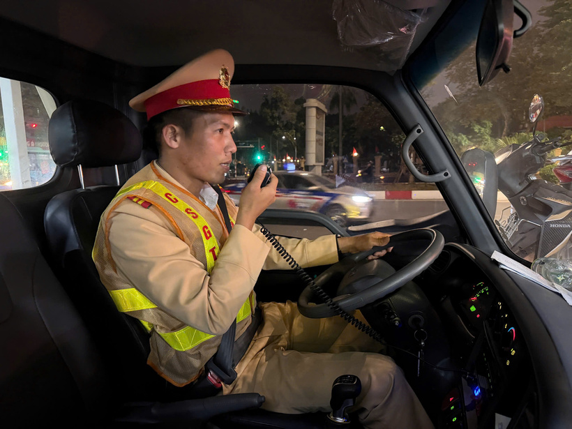 Đội CSGT đường bộ số 6 sử dụng ô tô chuyên dụng, tuần tra lưu động trên các tuyến hướng vào trung tâm TP.