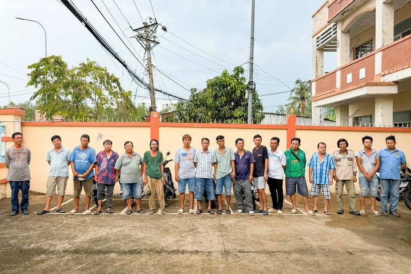 Các đối tượng tại cơ quan công an. Ảnh: Lao động