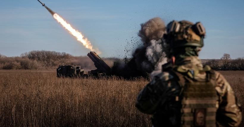 Ukraine nỗ lực đầy lùi Nga ở vùng biên giới. Ảnh: Reuters