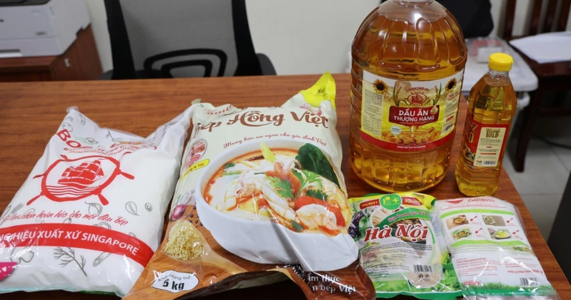 Một số sản phẩm mì chính, dầu ăn, hạt nêm...giả.
