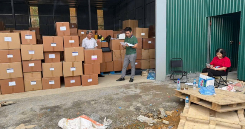 Số thực phẩm chức năng giả 100 tấn bị cơ quan công an phát hiện, thu giữ. (Ảnh: Hoàng Phong).