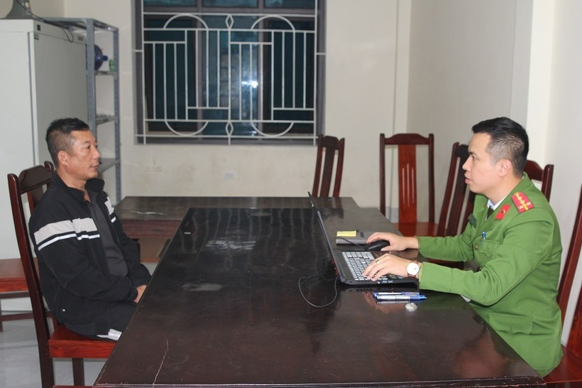 Đối tượng Hồ Anh Quyết tại Cơ quan Công an. Ảnh: Công an Nghệ An