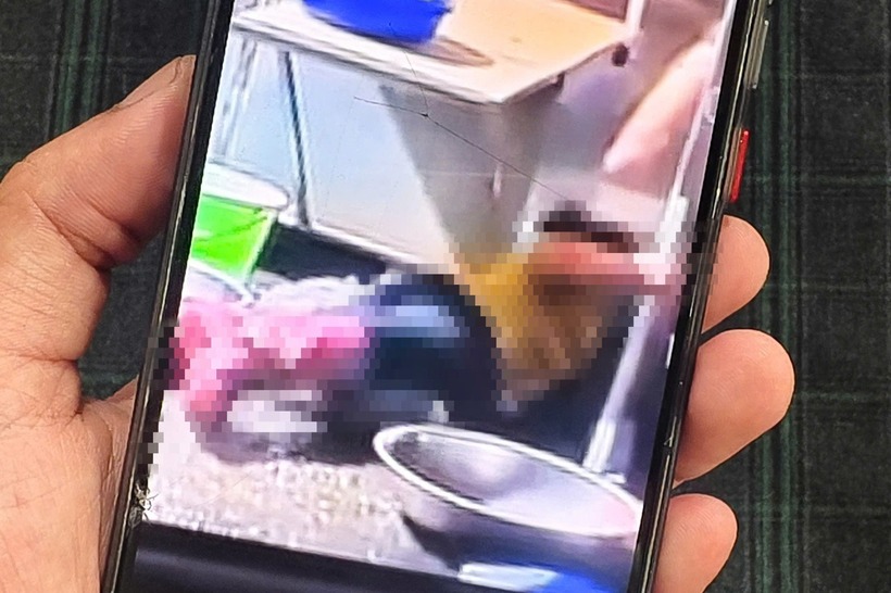 Người phụ nữ nghi bị điện giật tử vong tại sạp hàng ở xã Củ Chi. (Ảnh: Dân trí)