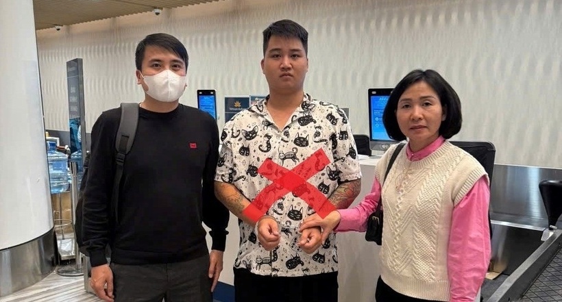 Công an phường Gia Viên bắt giữ đối tượng trốn truy nã Nguyễn Mạnh Hoài. Ảnh: Công an TP. Hải Phòng