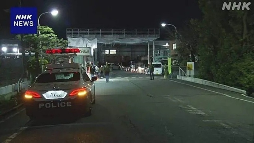 Cảnh sát có mặt tại hiện trường nơi xảy ra vụ đâm dao. Ảnh:&nbsp;NHK