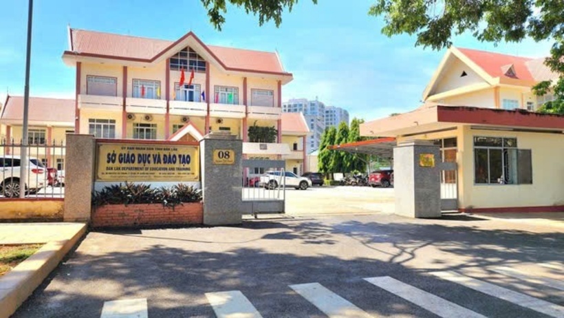 Thống kê của Sở GD&ĐT Đắk Lắk suốt nhiều năm qua, hàng ngàn giáo viên tại 38 xã, phường ở Đắk Lắk vẫn chưa được thanh toán khoản tiền dạy thêm giờ với tổng số nợ lên đến hơn 38 tỷ đồng. Ảnh: Người Lao Động.