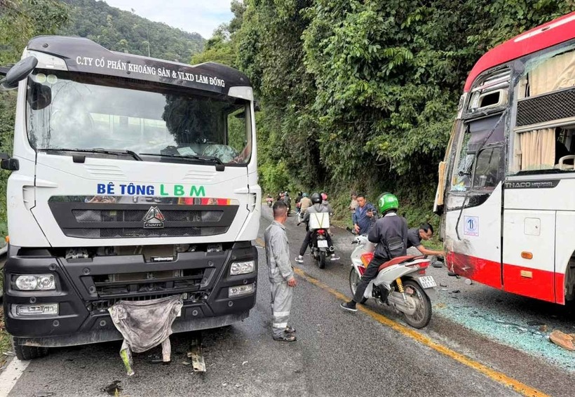 Thông tin ban đầu, vụ tai nạn giao thông liên hoàn xảy ra vào khoảng 9h10 ngày 26/12 trên đèo Bảo Lộc (Quốc lộ 20), đoạn qua khu vực Đài Đức Mẹ, thuộc địa phận xã Đạ Huoai 2 (tỉnh Lâm Đồng).