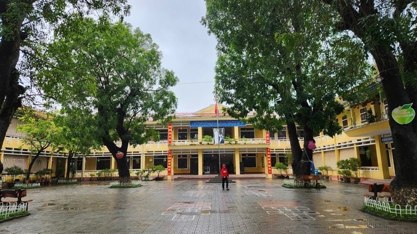 Trường học nơi xảy ra sự việc. Ảnh: PLO