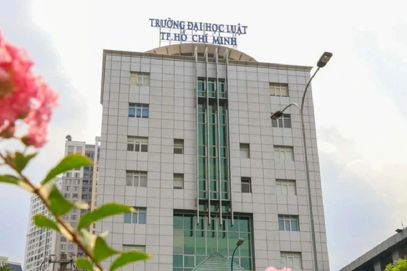 Năm 2026, Trường Đại học Luật TP.HCM dự kiến bỏ xét tuyển khối C00, A00. Ảnh: ULAW.