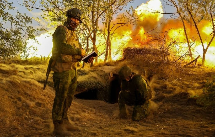 Nga dồn quân tấn công Ukraine ở pháo đài Myrnohrad. Ảnh: Tass