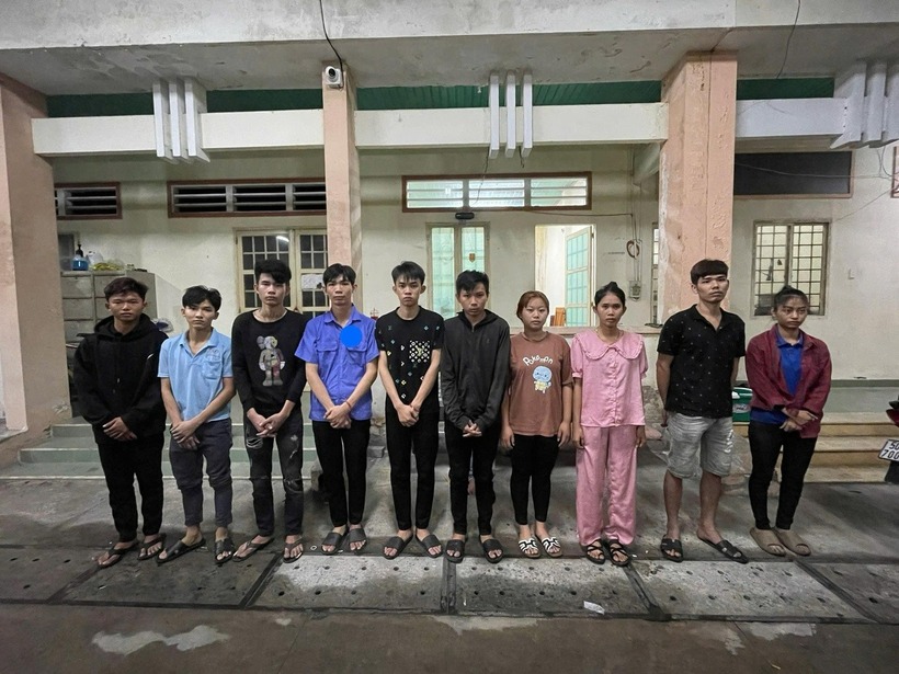 10 người liên quan đến vụ hỗn chiến bị mời làm việc. (Ảnh: Cơ quan công an)