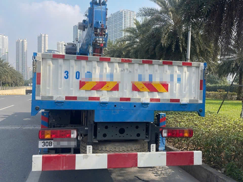 Xe tải BKS 30B- 043xx vi phạm bị xử lý.