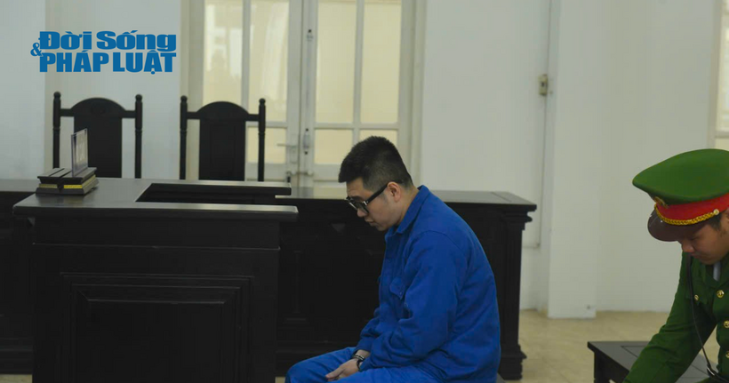 Đặng Chí Thành liên tục cúi mặt tại tòa.