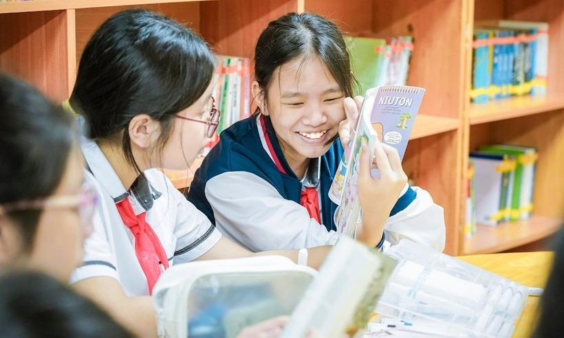 Lộ trình tiến tới miễn phí SGK vào năm 2030 đem lại lợi ích trực tiếp cho học sinh và gia đình