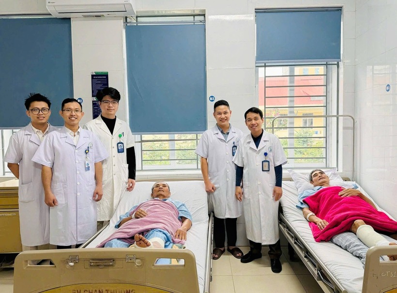 Trong vòng 5 ngày, Bệnh viện Chấn thương Chỉnh hình Nghệ An thực hiện thành công hai ca phẫu thuật vi phẫu nối cổ chân đứt lìa do tai nạn lao động, qua đó giữ lại chi thể và cơ hội phục hồi vận động cho người bệnh. Ảnh: SK&ĐS.