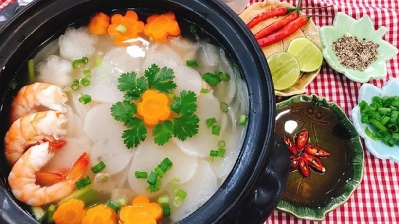 Món ăn này cực kỳ phù hợp cho những bữa sáng vội vàng hoặc những ngày "lười" ra chợ, vì nguyên liệu rất dễ bảo quản và chế biến nhanh gọn.