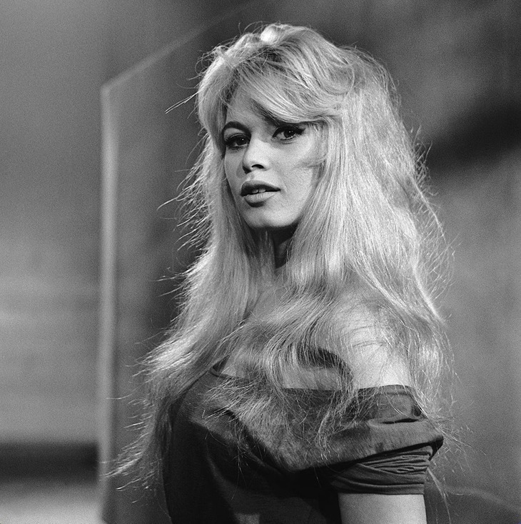 Huyền thoại điện ảnh Pháp Brigitte Bardot qua đời ở tuổi 91 khiến khán giả một lần nữa nhắc nhớ lại cả một thời kỳ vàng son của điện ảnh Pháp nói riêng và điện ảnh thế giới nói chung - Ảnh: Vogue