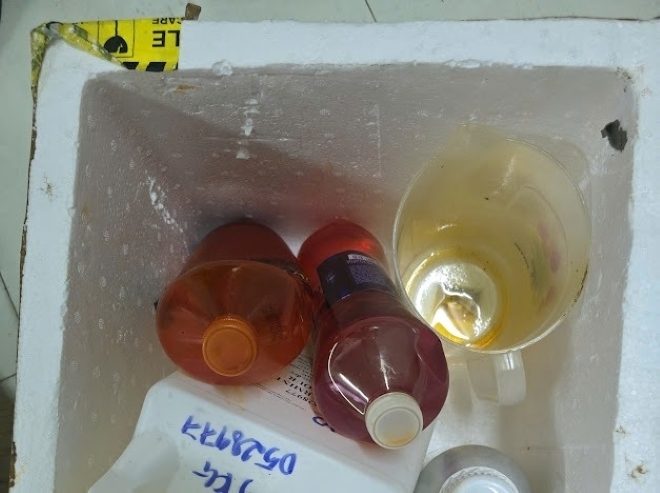 Triệt phá đường dây sản xuất hàng trăm nghìn chai dầu gió giả bằng hóa chất công nghiệp ở TP.HCM - 2