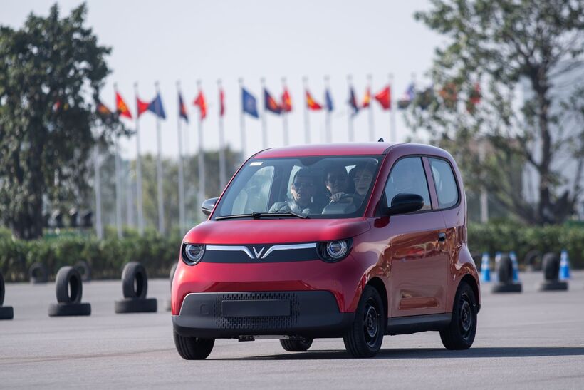 Mẫu xe đô thị cỡ nhỏ Minio Green thu hút đông đảo khách tham gia lái thử