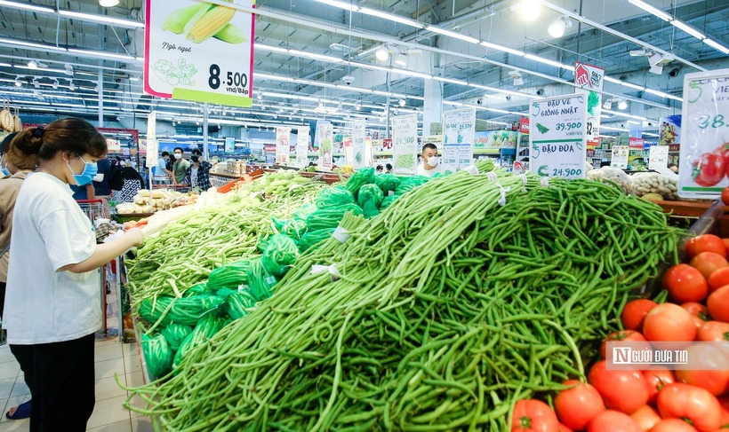 Cử tri đề nghị Chính phủ có chính sách bình ổn giá cả thị trường hoặc điều chỉnh tiền lương tương đương với giá cả thị trường (Ảnh: Hữu Thắng).