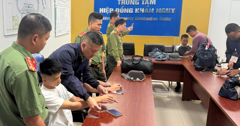 Các đối tượng bị bắt giữ tại Cảng hàng không quốc tế Cát Bi Hải Phòng.