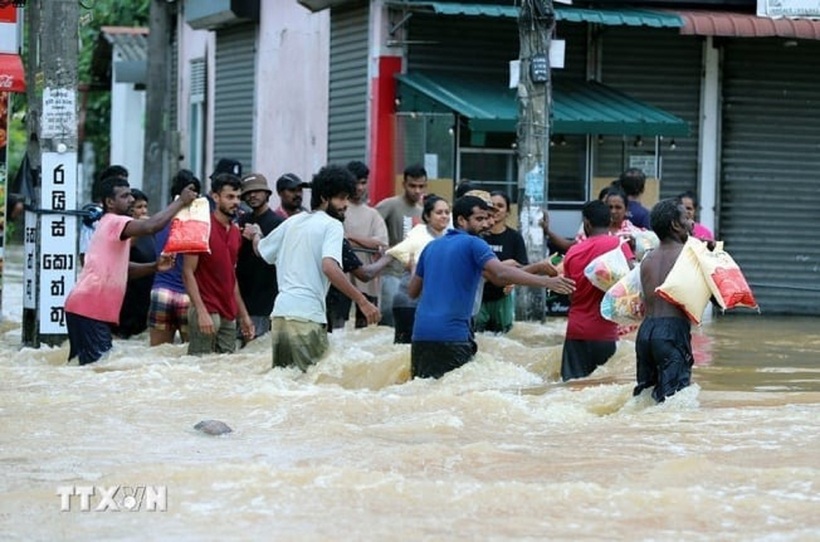 Ngập lụt sau mưa lớn ở ngoại ô Colombo, Sri Lanka ngày 29/11/2025. Ảnh:&nbsp;THX/TTXVN.