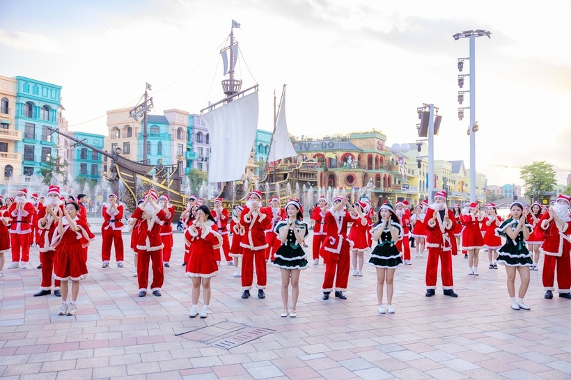 Không khí lễ hội tại Grand World dịp Giáng sinh 2025