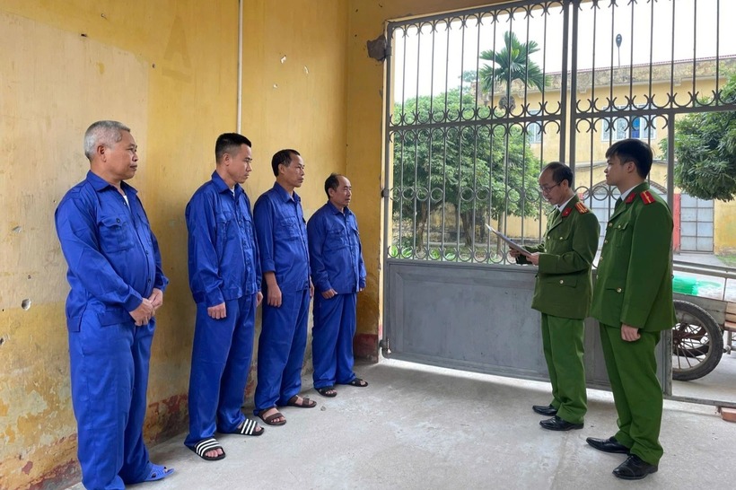 Các bị can bị khởi tố trong vụ trốn thuế gần 19 tỉ đồng.