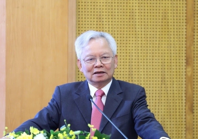 GS.TS Tạ Ngọc Tấn, nguyên Uỷ viên Trung ương Đảng, Phó Chủ tịch thường trực Hội đồng Lý luận Trung ương, Tổ phó thường trực Tổ Biên tập văn kiện Đại hội XIV.