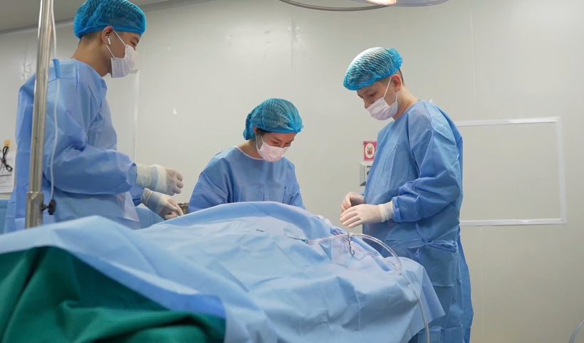 Nam giảng viên sáng tạo, nghiên cứu kỹ thuật trẻ hóa khuôn mặt không để lại sẹo cho người Việt