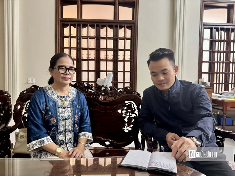 Bà Huỳnh Thị Ngọc Lan làm việc với PV.